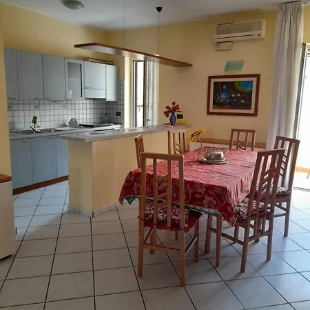 Tra Castello E Porto 奥特朗托